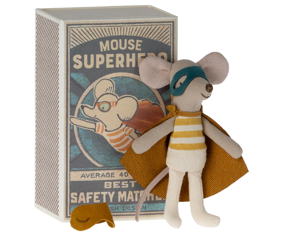 Ratón Super heroe en caja de cerillas