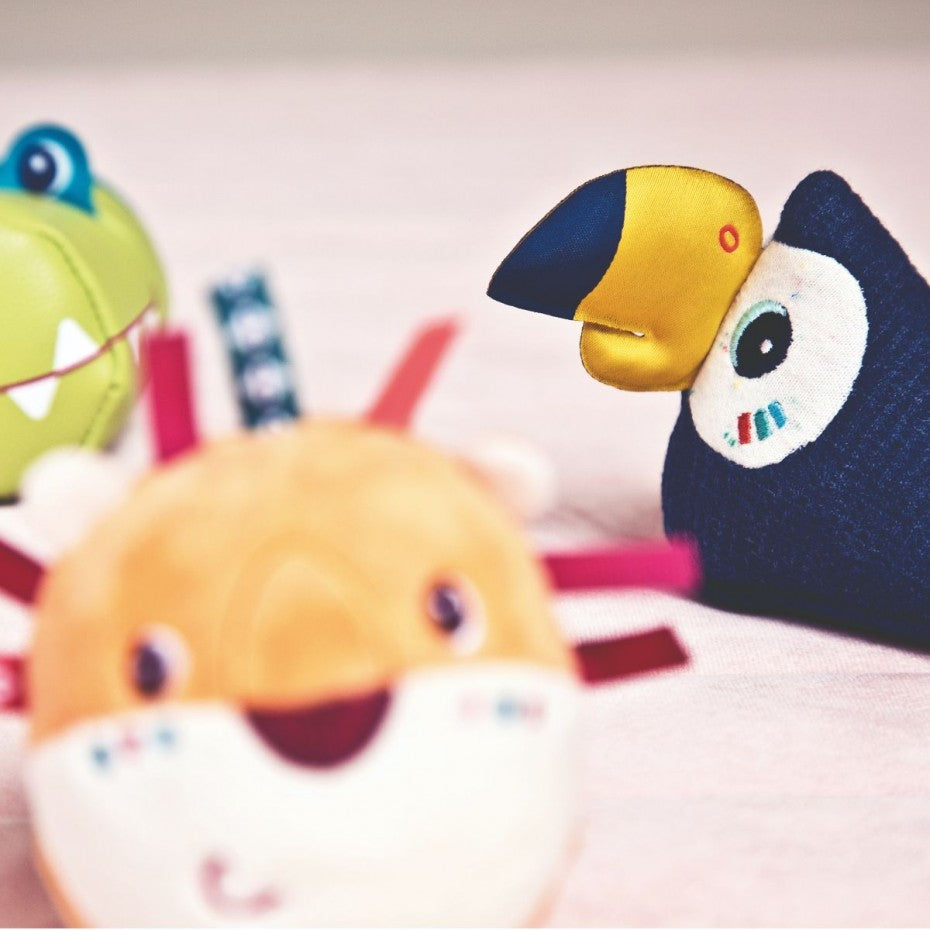 Juego cuatro figuras de la selva